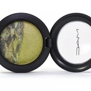 LE MAC Mineralize Eyeshadow in Fresh Green Mix